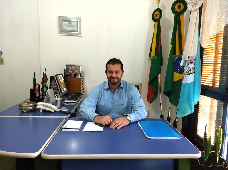 VAGNER TOTTI MARTINS ASSUME A PREFEITURA DE SÃO VICENTE DO SUL