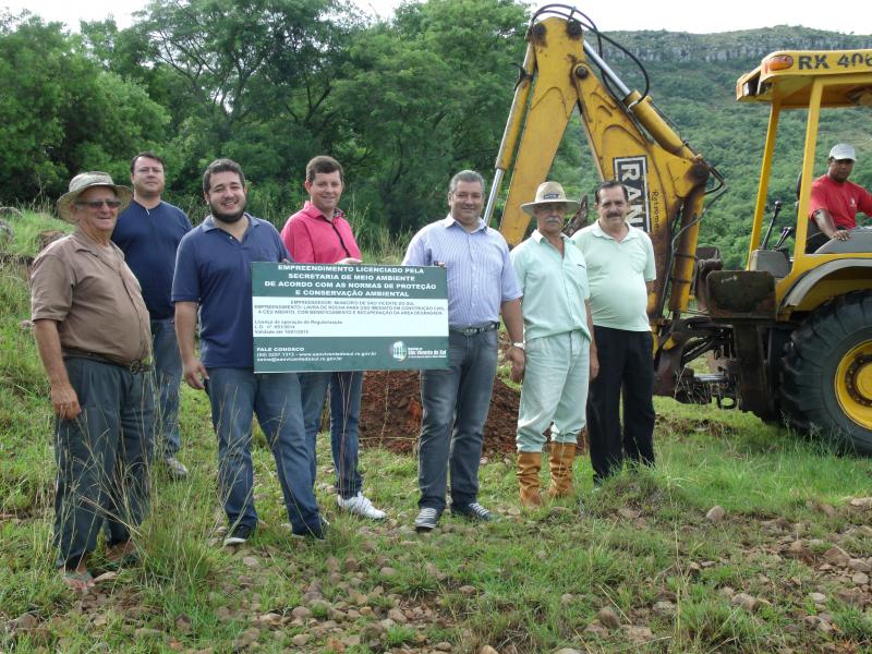 Prefeitura licencia pedreira para atender as estradas municipais