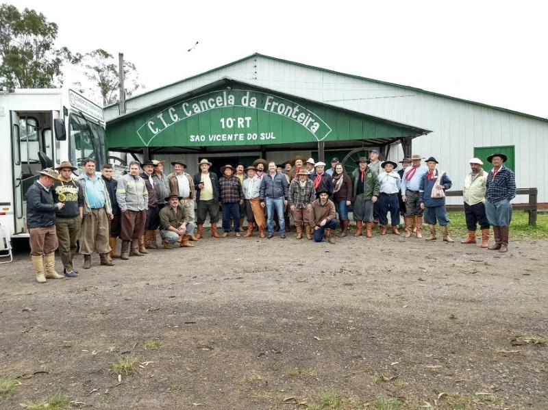CAVALARIANOS PARTEM EM BUSCA DA CHAMA CRIOULA