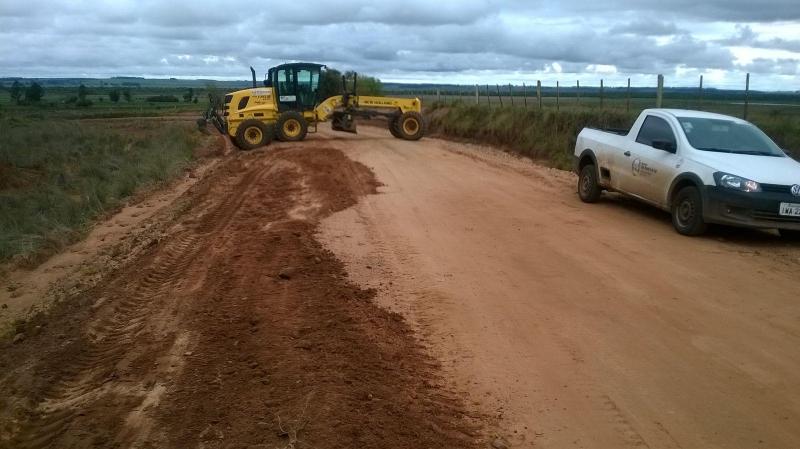 SECRETARIA DE OBRAS SEGUE NA MANUTENÇÃO DAS ESTRADAS