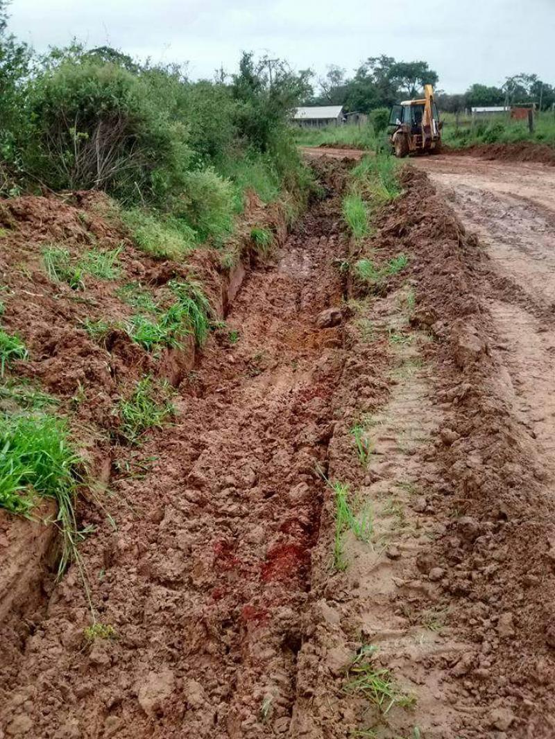 SECRETARIA DE OBRAS REALIZA LIMPEZA DE BUEIROS