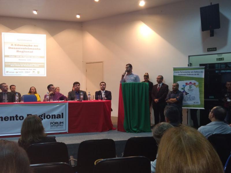 ADMINISTRAÇÃO PARTICIPA DO SEMINÁRIO A EDUCAÇÃO NO DESENVOLVIMENTO REGIONAL