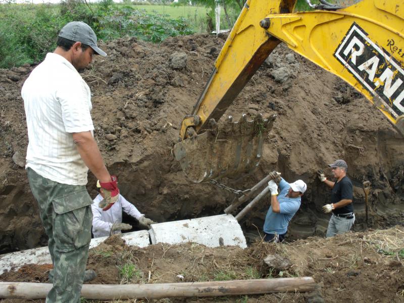 Obras: canalização do esgoto na comunidade Novo Horizonte