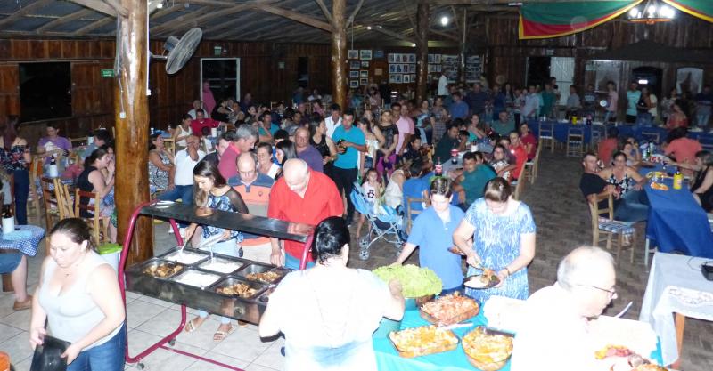 PREFEITURA PROMOVEU JANTAR DE CONFRATERNIZAÇÃO DOS SERVIDORES