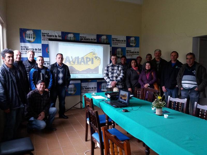 MUNICÍPIO APOIA CRIAÇÃO DE ASSOCIAÇÃO DE APICULTORES
