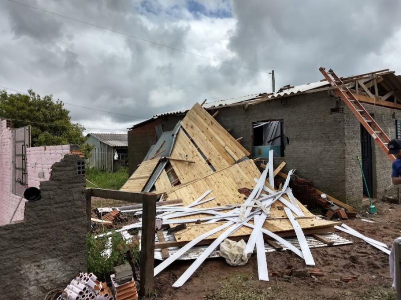 TEMPORAL CAUSOU ESTRAGOS EM SÃO VICENTE DO SUL