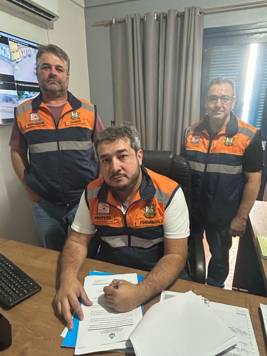 DECRETO Nº 013/2025 - Declara situação de emergência nas áreas do Município de São Vicente do Sul - RS afetadas por Tempestade Local/Convectiva - Vendaval - COBRADE 13215 e Tempestade Local/Convectiva - Chuvas Intensas - COBRADE 13214, conforme Portaria n° 260/2022 - MDR.