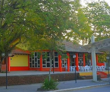 LEILÃO PRESENCIAL Nº 003/2025 – OBJETO: Concessão onerosa de uso de bem imóvel para exploração comercial das dependências do conjunto de lazer, recreação e infraestrutura da praça Borges de Medeiros - quiosque, com área de 352,00 m², sendo 147,00 m² de área aberta, situado na rua 7 de setembro nº 1142, Bairro Centro, São Vicente do Sul/RS